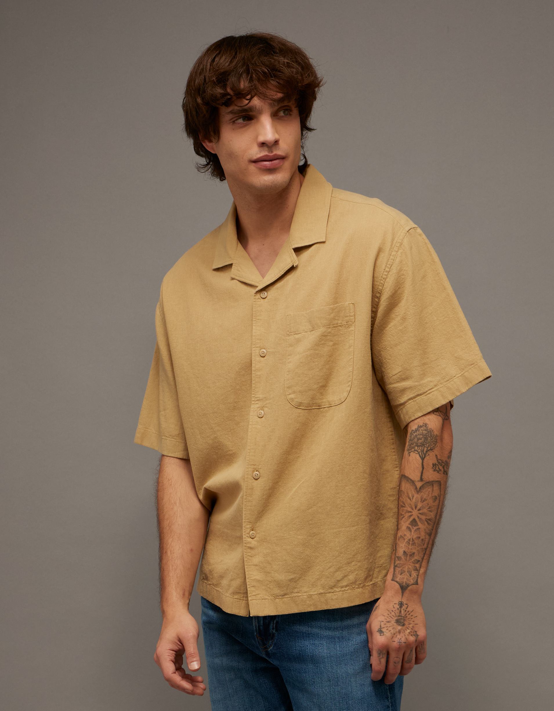 AE Relaxed Fit Linen-Blend Camp Collar Shirt – American Eagle Europe